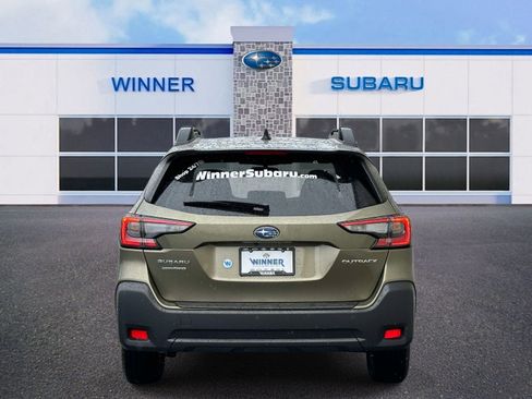 Used 2025 Subaru Outback Premium AWD/4WD image 4