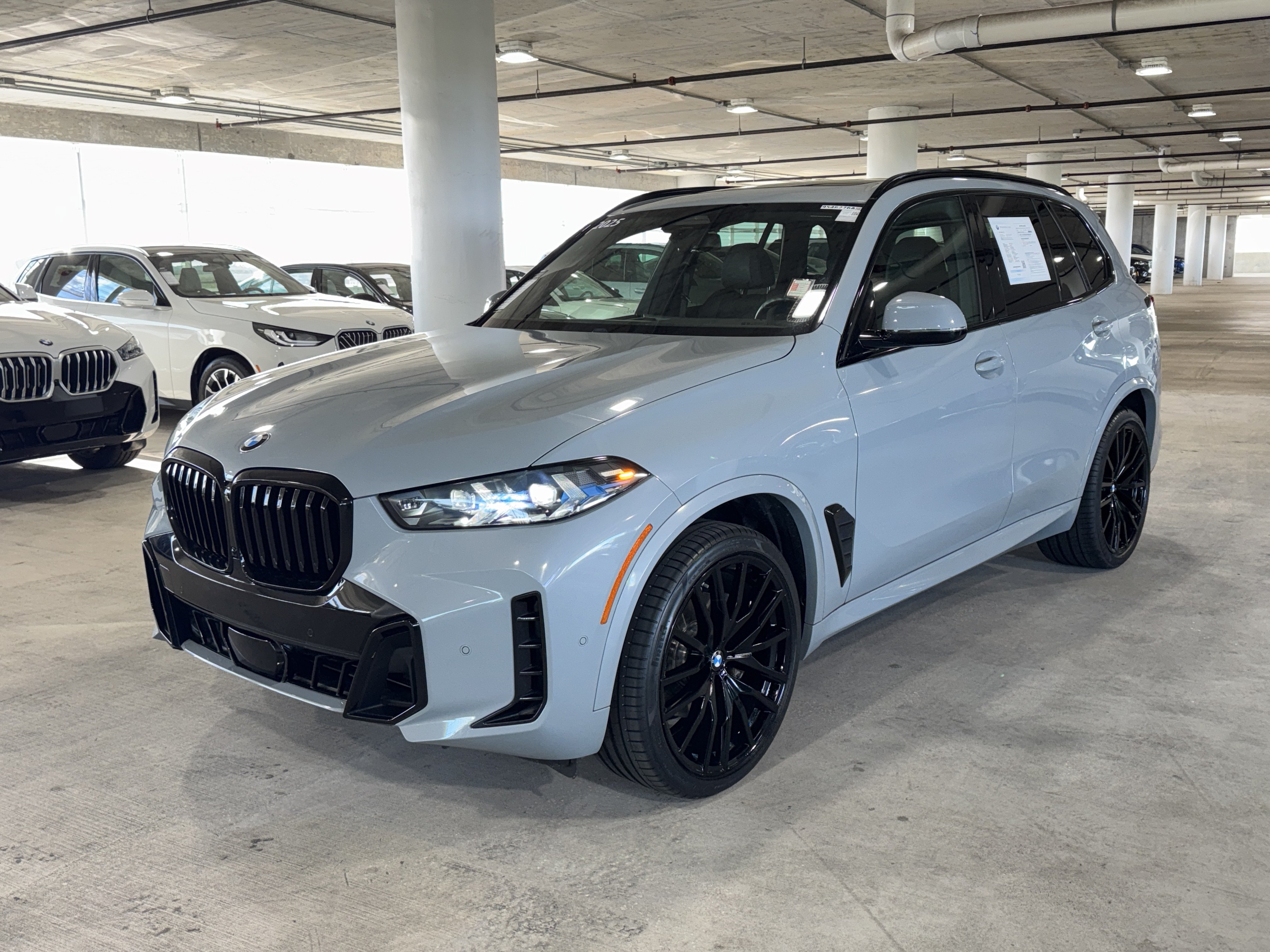 Used 2025 BMW X5 xDrive40i w/ M Sport Package AWD/4WD image 4