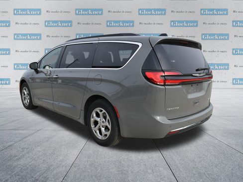 Used 2023 Chrysler Pacifica Limited image 8