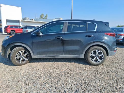 Used 2022 Kia Sportage LX FWD image 2