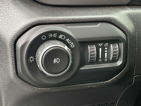 Used 2019 Jeep Wrangler Unlimited Sahara AWD/4WD image 19
