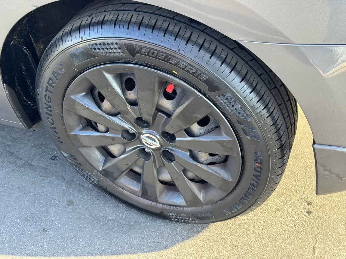 Used 2015 Nissan Sentra S FWD image 21