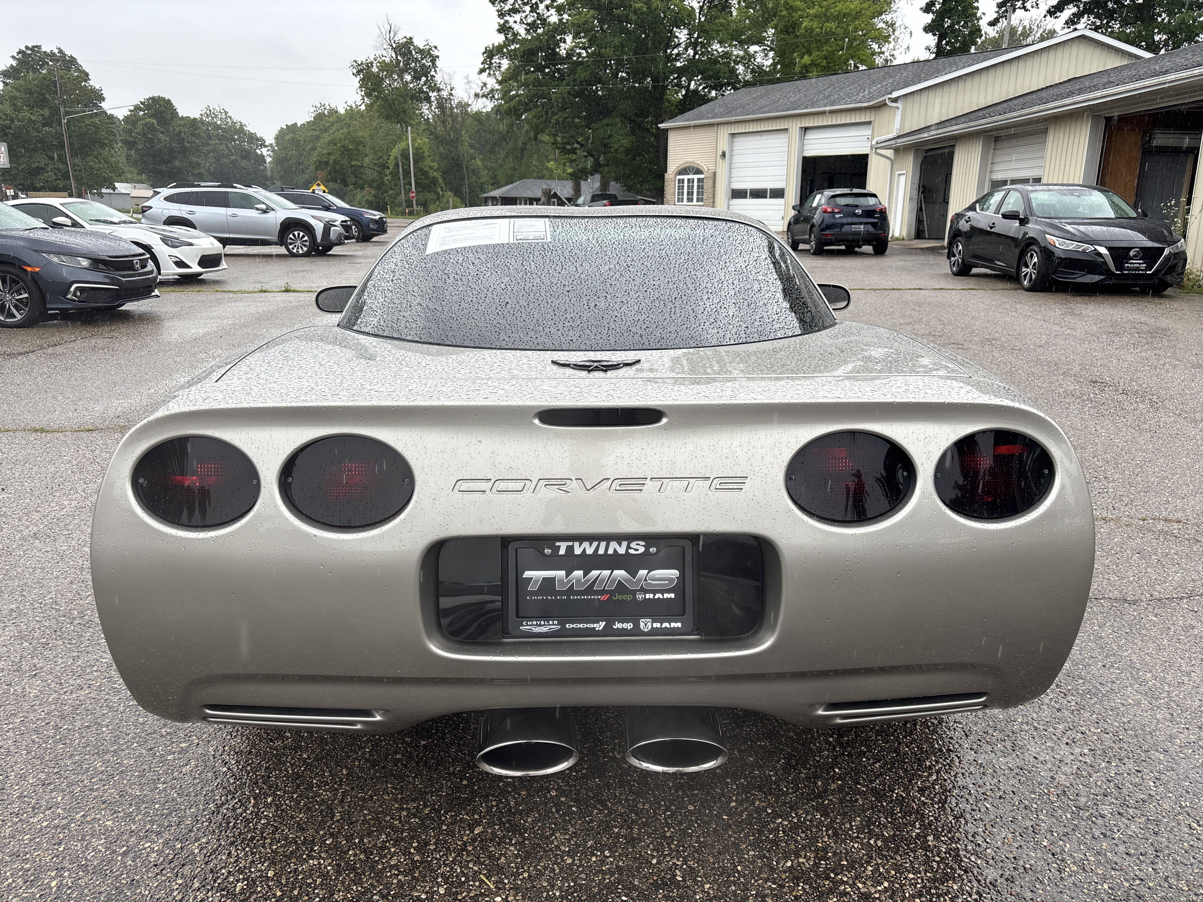 Used 2000 Chevrolet Corvette Coupe w/ Roof Pkg RWD image 4