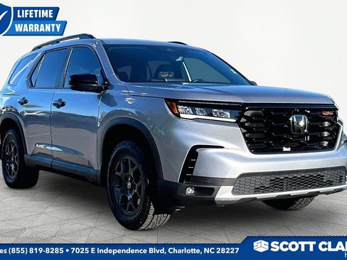 Used 2023 Honda Pilot TrailSport image 1