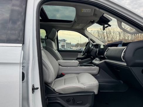 Used 2025 Ford Expedition Active AWD/4WD image 13