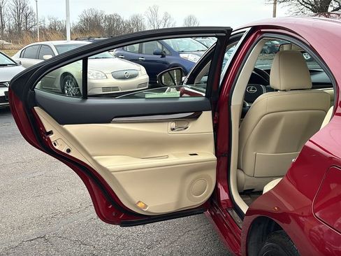 Used 2014 Lexus ES 350 w/ Premium Package image 28