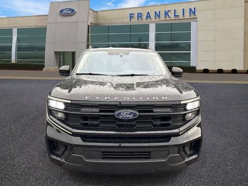 Used 2025 Ford Expedition Active RWD image 2
