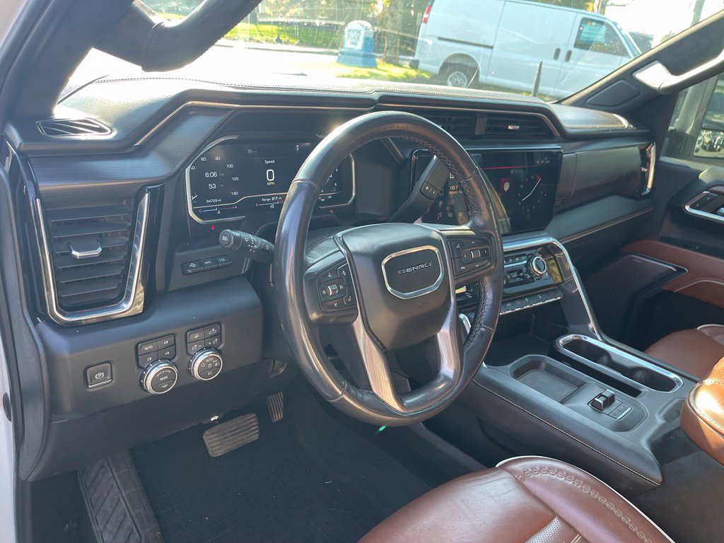 Used 2024 GMC Sierra 3500 Denali Ultimate AWD/4WD image 5