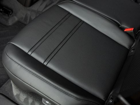 Certified 2025 Porsche Cayenne image 29