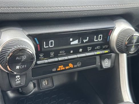 Used 2025 Toyota RAV4 XLE FWD image 30