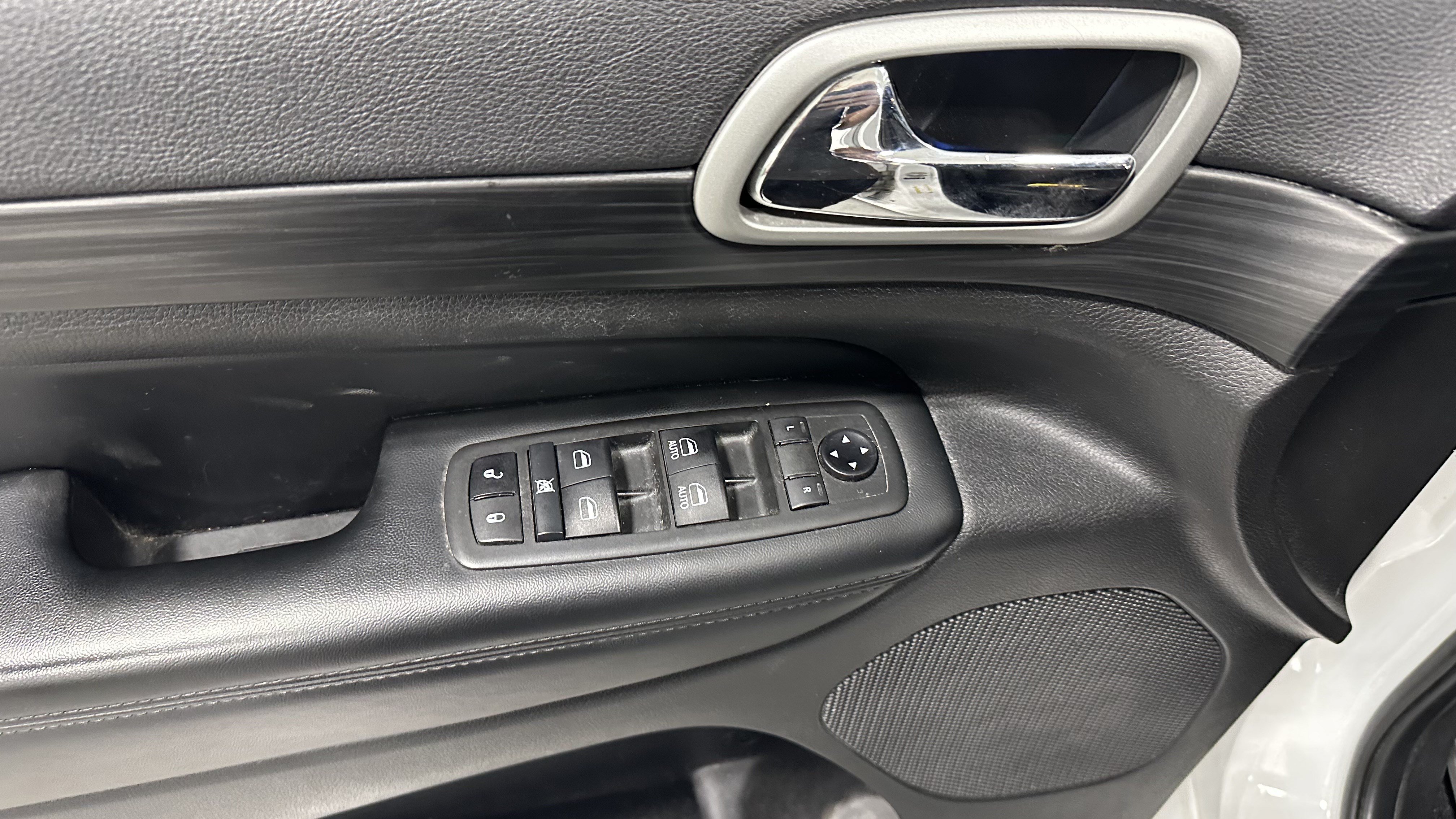 Used 2021 Jeep Grand Cherokee Laredo X AWD/4WD image 17