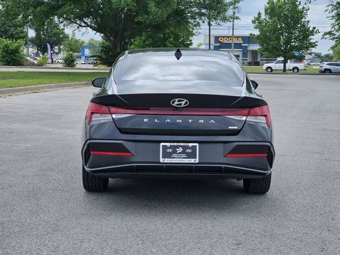 New 2026 Hyundai Elantra Limited FWD image 6