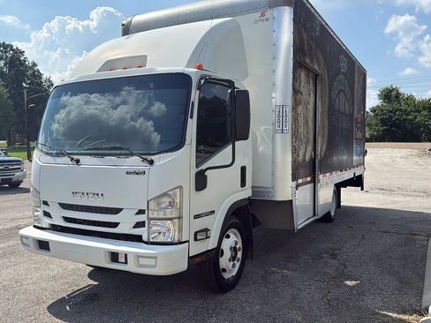 Used 2018 Isuzu NPR RWD image 1