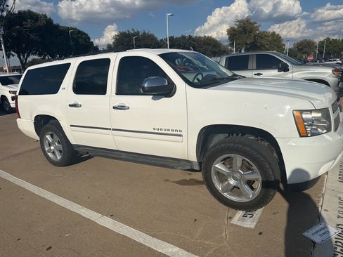 Used 2014 Chevrolet Suburban LTZ image 9