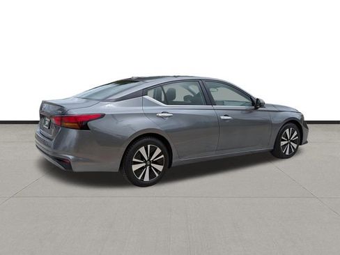 Used 2022 Nissan Altima 2.5 SV FWD image 5