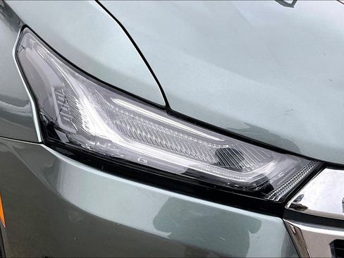 Certified 2023 Chevrolet Traverse LT image 32