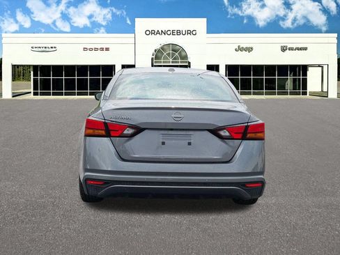 Used 2025 Nissan Altima 2.5 SV FWD image 7