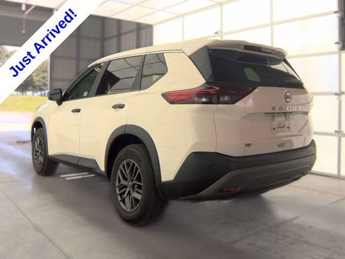 Used 2023 Nissan Rogue S FWD image 4