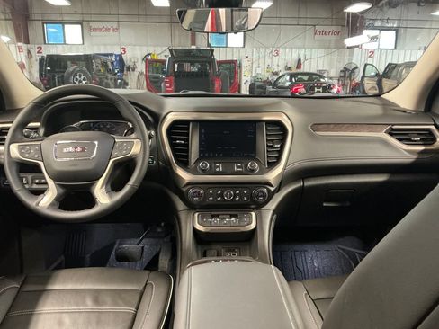 Used 2023 GMC Acadia Denali w/ Denali Ultimate Package AWD/4WD image 18