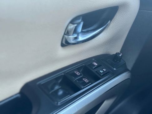 Used 2016 Nissan Titan SL image 24