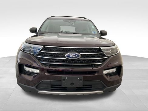 Used 2022 Ford Explorer XLT w/ Equipment Group 202A AWD/4WD image 9