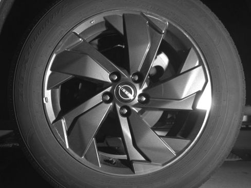 Used 2025 Nissan Rogue SV FWD image 17
