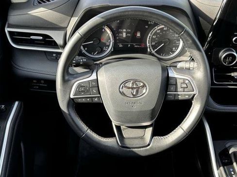 Certified 2025 Toyota Highlander LE FWD image 14