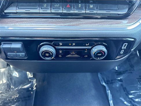 Used 2024 Chevrolet Silverado 2500 LT image 14
