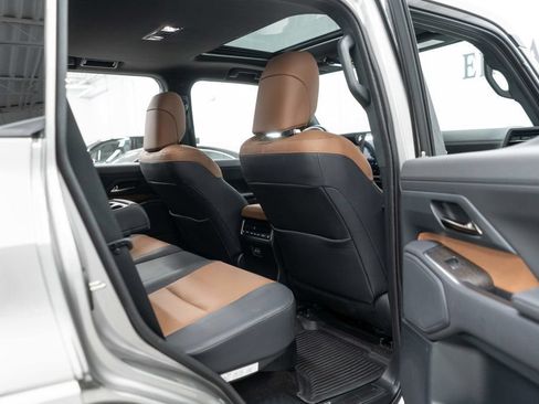 Used 2025 Lexus GX 550 w/ Cold Area Package AWD/4WD image 12
