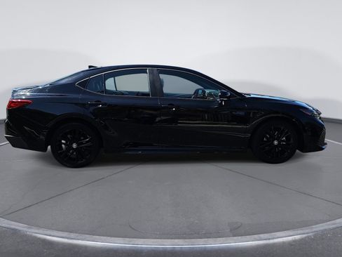 Used 2025 Toyota Camry SE FWD image 2