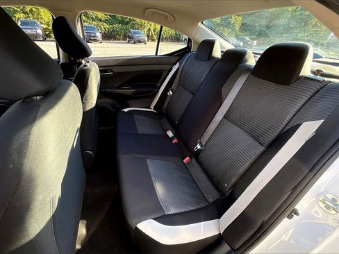 Used 2022 Nissan Versa SV image 20