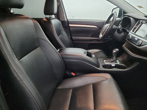 Used 2019 Toyota Highlander XLE image 21