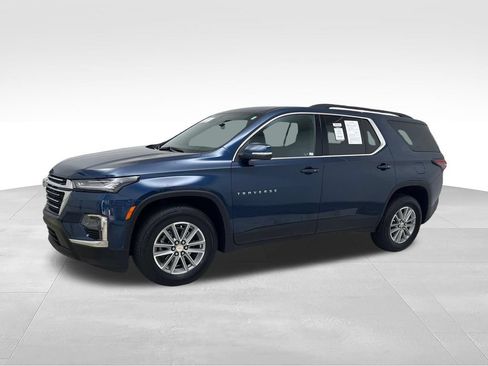 Used 2023 Chevrolet Traverse LT FWD image 2