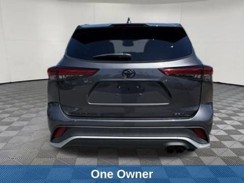 Used 2021 Toyota Highlander XSE AWD/4WD image 3
