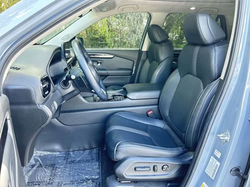Used 2023 Honda Pilot Touring image 11
