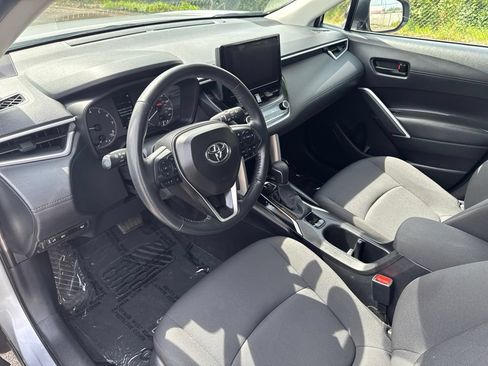 Used 2025 Toyota Corolla Cross LE AWD/4WD image 8
