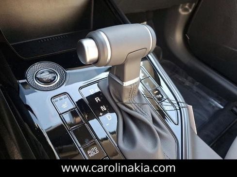 New 2025 Kia Niro EX Touring image 7