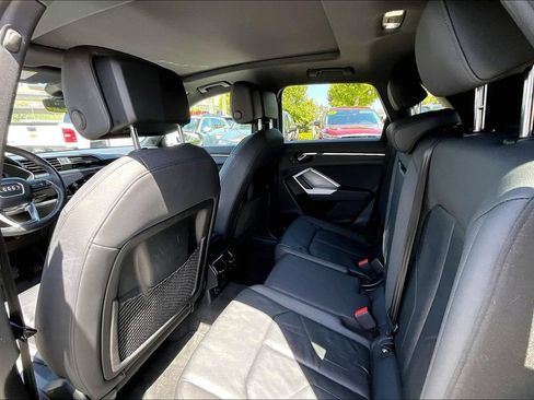 Used 2020 Audi Q3 2.0T Premium w/ Convenience Package AWD/4WD image 16