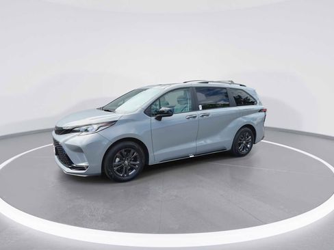 Certified 2026 Toyota Sienna XSE AWD/4WD image 4