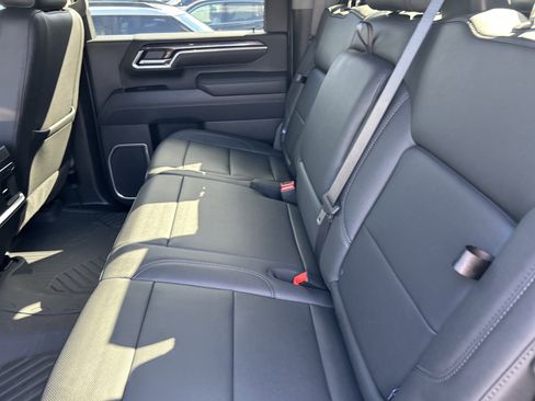 Used 2025 Chevrolet Silverado 2500 LTZ w/ LTZ Convenience Package image 21