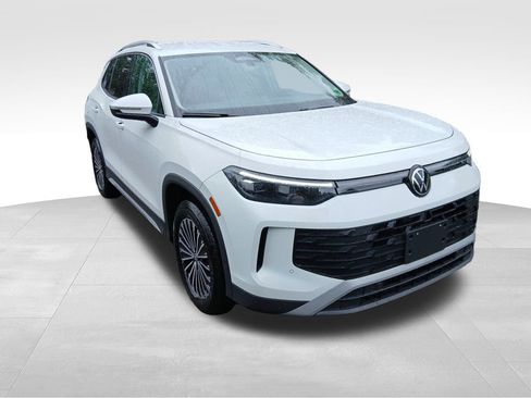 New 2025 Volkswagen Tiguan S image 7