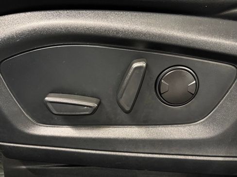 Used 2022 Ford Explorer XLT w/ Equipment Group 202A AWD/4WD image 24