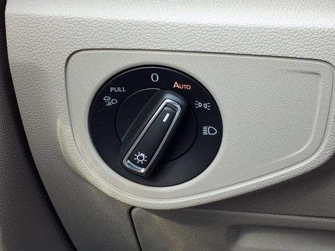 Used 2023 Volkswagen Atlas SE w/ Panoramic Sunroof Package FWD image 28
