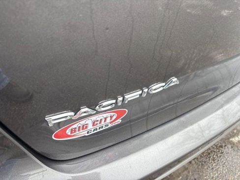 Used 2022 Chrysler Pacifica Touring-L w/ Uconnect Theater Family Group image 49