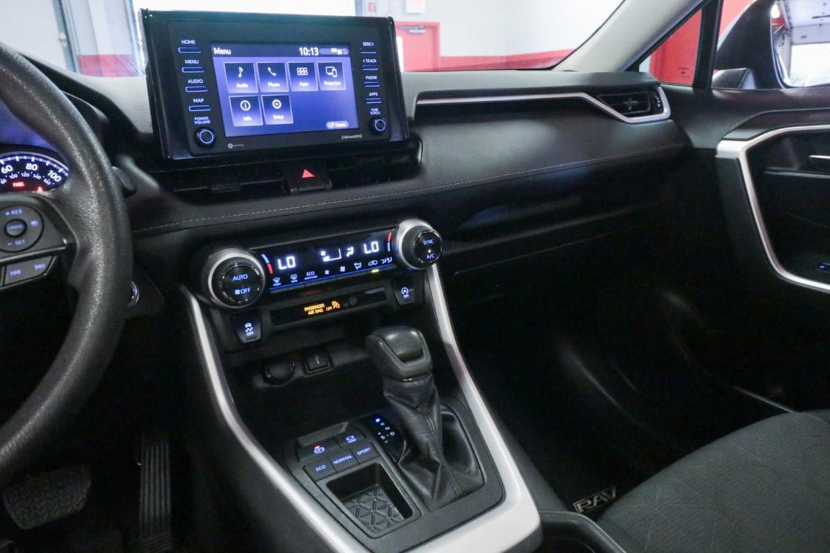 Used 2022 Toyota RAV4 XLE w/ Convenience Package FWD image 18