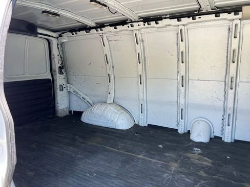 Used 2016 Chevrolet Express 2500 RWD image 15