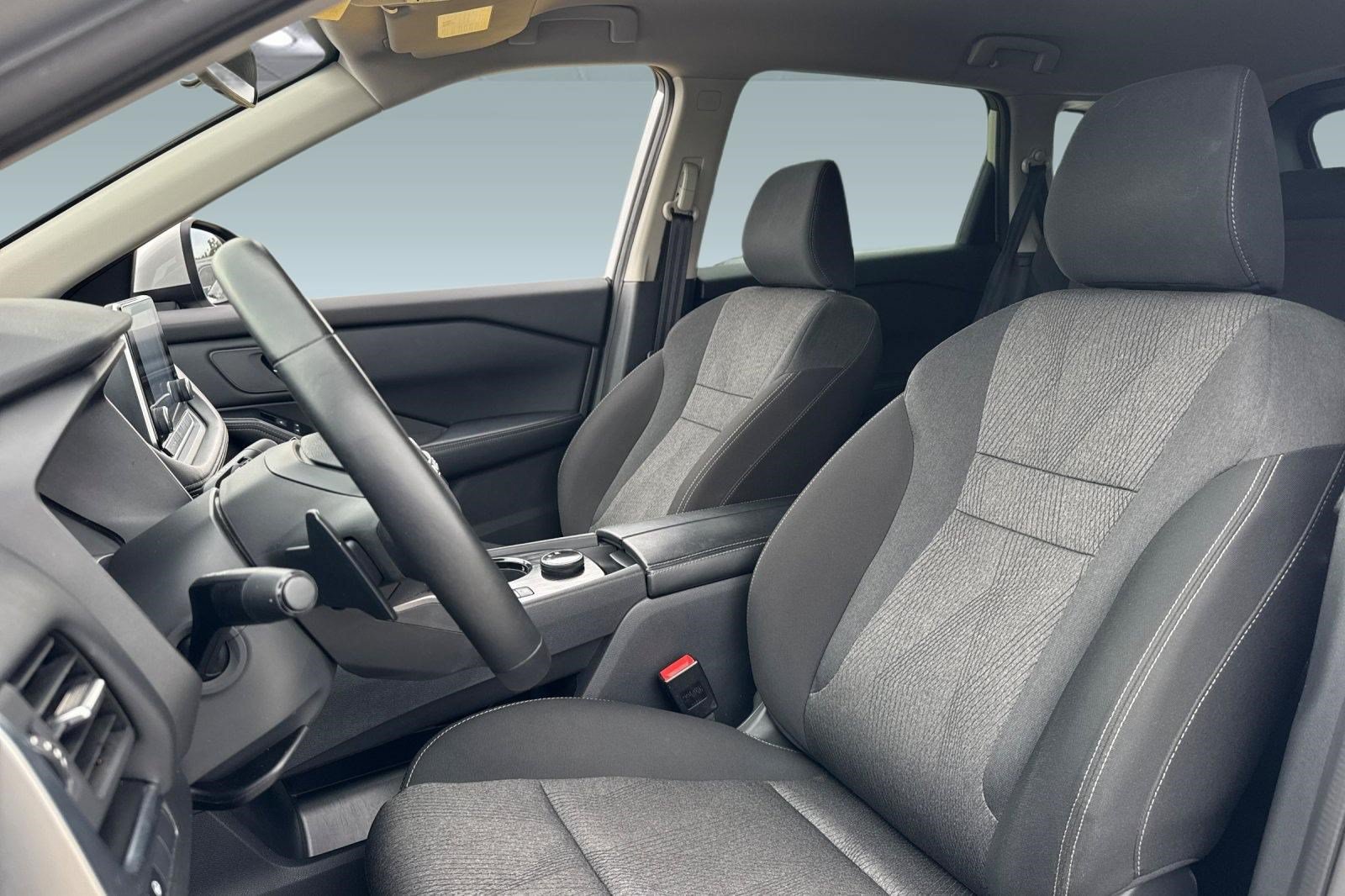 Used 2025 Nissan Rogue SV AWD/4WD image 5