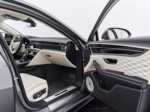 Used 2022 Bentley Flying Spur W12 AWD/4WD image 29
