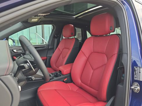 Used 2026 Porsche Macan AWD/4WD image 5