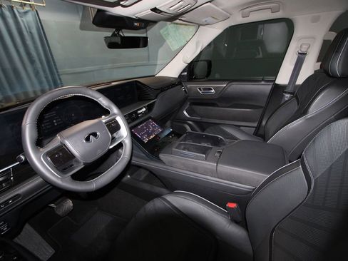 Used 2025 INFINITI QX80 Luxe image 2